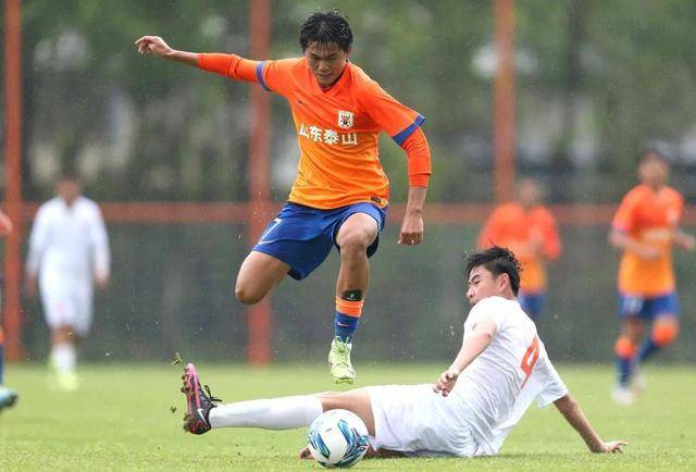 新葡京网上赌场C罗启蒙教练直言：中国足球